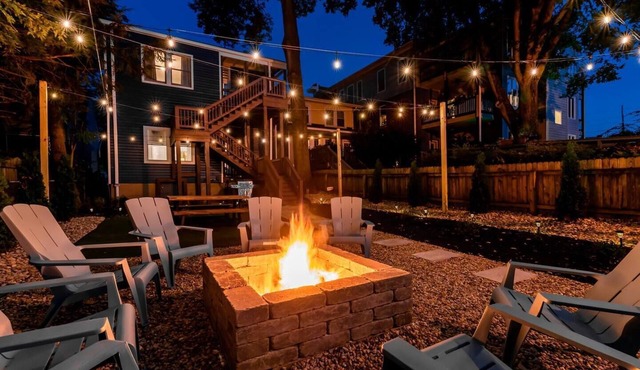 Luxury 4BR|KING|Epic Backyard|HOT TUB|Fire Pit