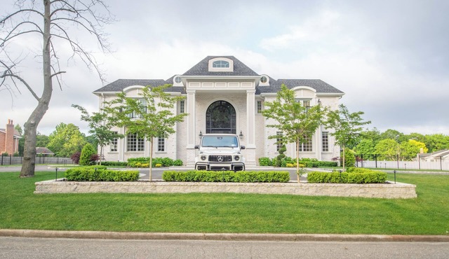 Luxury 4BR Magical Oasis Villa Mansion with Indoor Basketball Court Near Beach