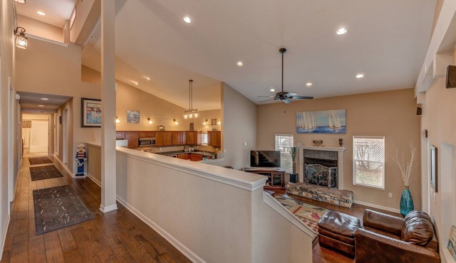 Luxury 4BR Near Lake Pepin with Game Room - Breeze