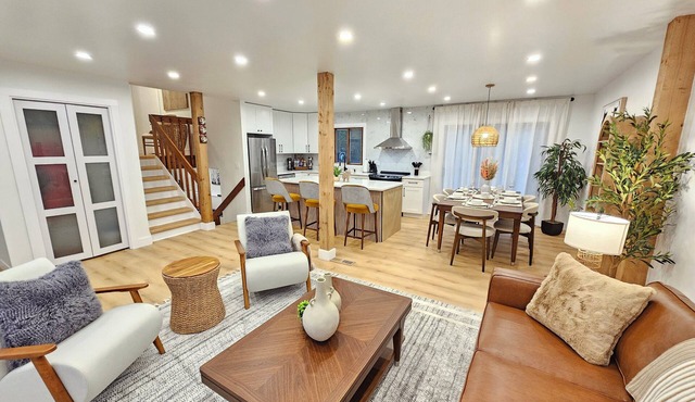 Luxury 4BR near Six Flags & Naval Base