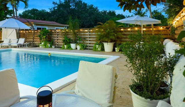Luxury 4BR Oasis–Private Pool, Cabana & Concierge Hosting Family & Pet-Friendly