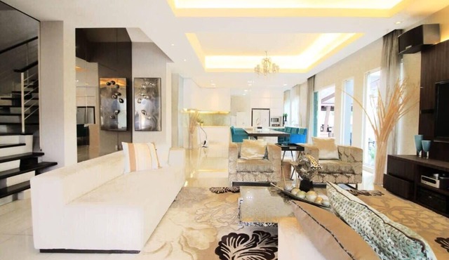 Luxury 4BR Oasis with Gazebo, Your Perfect Retreat