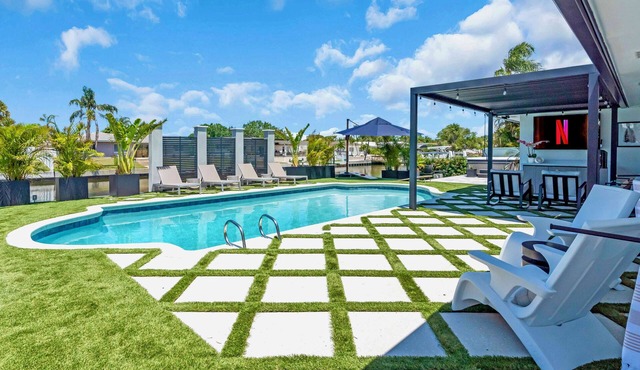 LUXURY 4BR Private Pool & Hot Tub, Dock, Bay Access! Sleeps 10- Games & Scooters