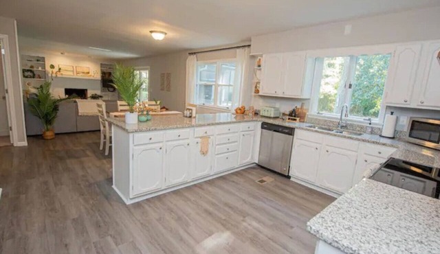 Luxury 4BR Retreat Haven