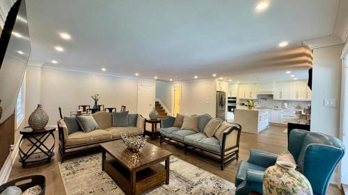 Luxury 4BR Retreat with Pool, Piano, Spa & Games