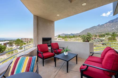 Luxury 4BR Retreat with Mountain views