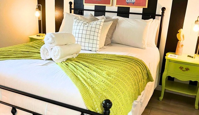 Luxury 4BR Sleeps 12 Heated Pool Game Room Near Disney