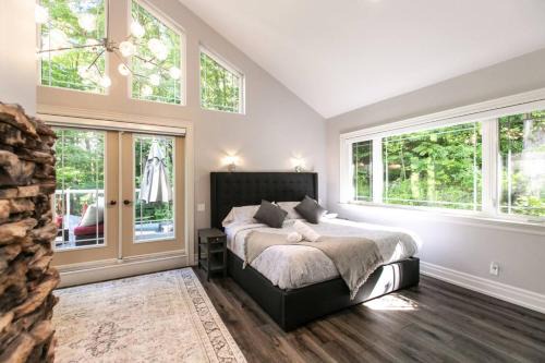 Luxury 4BR Stay with Swim Spa, Golf and Fireplaces