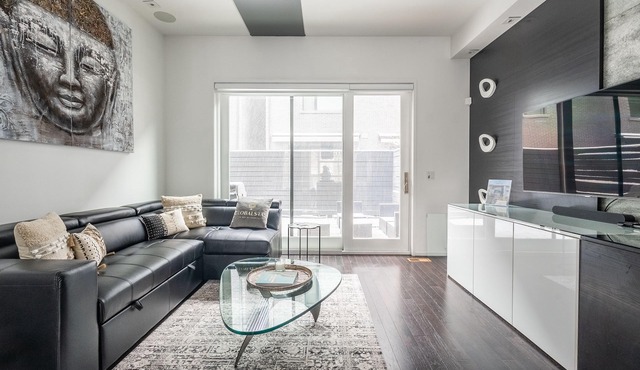 Luxury 4BR Townhouse in Downtown Toronto