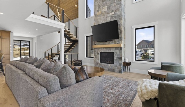 Luxury 4BR Townhouse @ Loon | South Peak Retreat