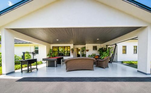 Luxury 4BR Villa Hot Tubs Billiard & Private Gym