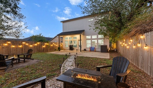 Luxury 4BR w/Firepit & Fenced Yard Near DT