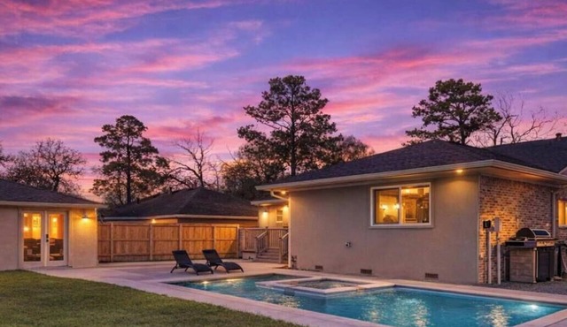 Luxury 4BR w Pool, Cinema & Game Room - 10pax