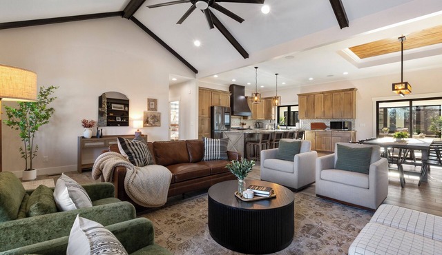 Luxury 5 Acre Bourbon Estate with Private Pond, Theater and Game Room