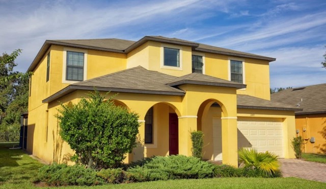 Luxury 5 Bed 4.5 Bath Villa In Gated Communty 10 Mins from Disney