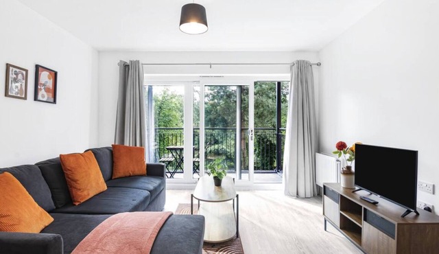 Luxury 5 bed Apt in Maidstone, sleeps 6 with free parking.