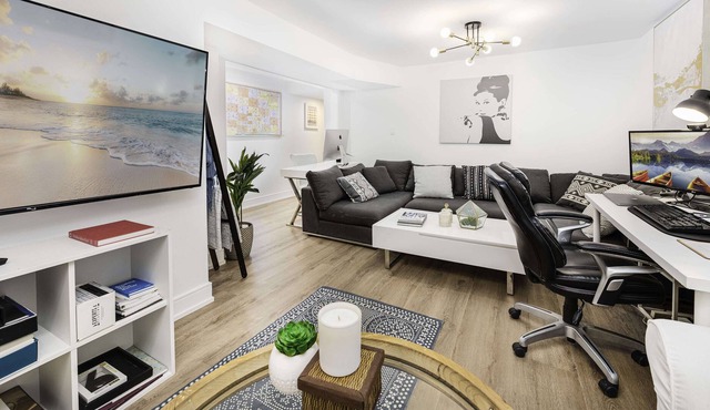 Luxury 5 Bed Designer House with Cinema and Hot Tub near St George's Golf Course