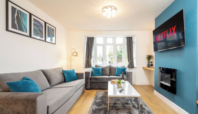 Luxury 5 Bed House With Parking & Garden In The Heart of Shirley Solihull