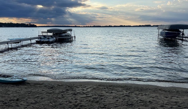 Luxury 5-Bed Lakefront, 52-ft Private Sandy Beach