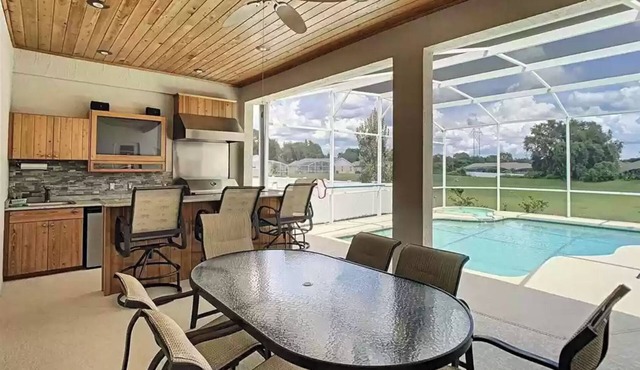 Luxury 5 Bed with POOL + Outdoor Kitchen Minutes to Disney! No neighbours behind