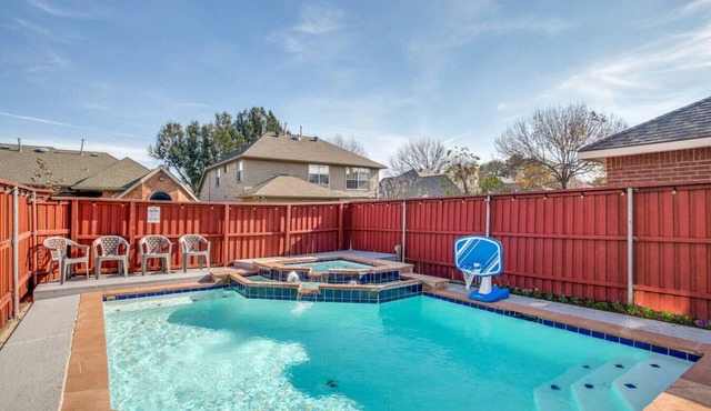 Luxury 5 Bedroom, 3.5 Bathroom Pool Hot Tub