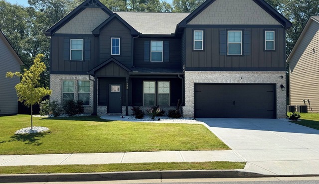 Luxury 5-Bedroom, 4-Bath Home. Utilities Included. Pet Friendly