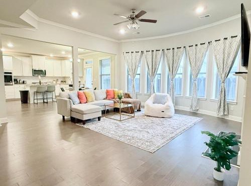 Luxury 5 Bedroom 4 bath open kitchen living room