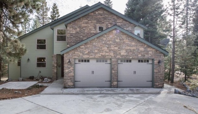 Luxury 5 Bedroom 4.5 Bathroom Shaver Lake Home in Wildflower Village with AC