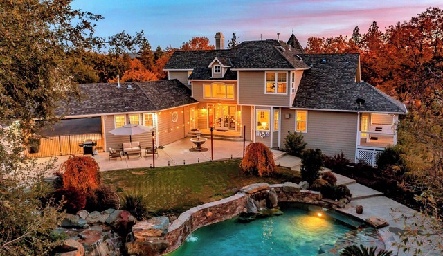 Luxury 5 Bedroom 4.5 Bath Dream Estate with Resort-like Pool In Wine Country