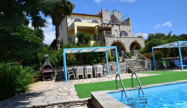 Luxury 5 Bedroom Villa ,private pool ,Air-conditioning. Spectacular Sea Views.