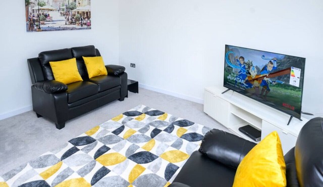 Luxury 5-bedroom home near Chatham Dockyard & river walks