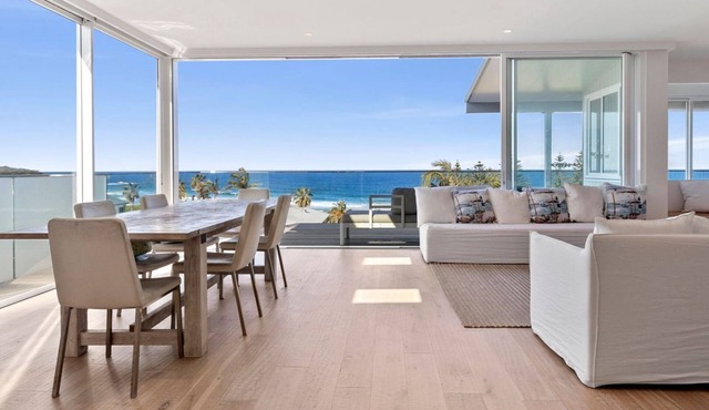 Luxury 5 Bedroom House with Pool and Beach Views