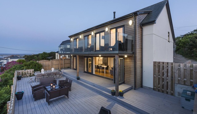 Luxury 5 Bedroom House in St Ives - Hot tub, parking, WIFI, Stunning views