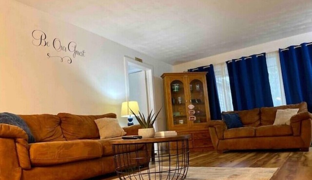 Luxury 5 Bedroom Ranch Home: Walk to Notre Dame Campus/2 Full Baths +Game Room