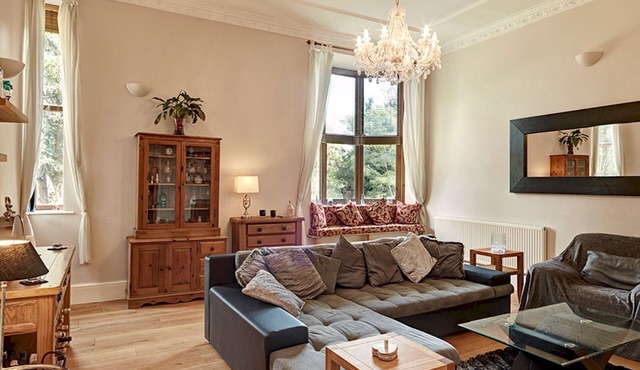 Luxury 5 bedroom Riverside home in town centre - Pass the Keys