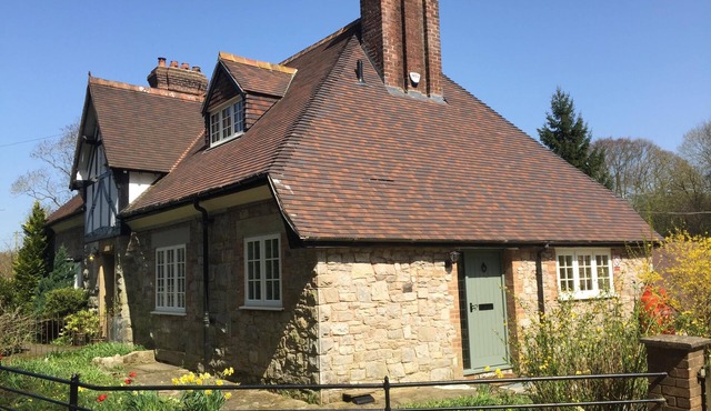 Luxury 5 bedroom (sleeps 8), 1875 stone cottage, Fully refurbished with Hot Tub