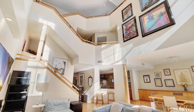 Luxury 5-bedroom house with AC in Marina del Rey