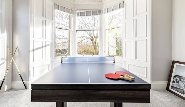 Luxury 5 Bedroom Victorian apartment in central Edinburgh with private parking