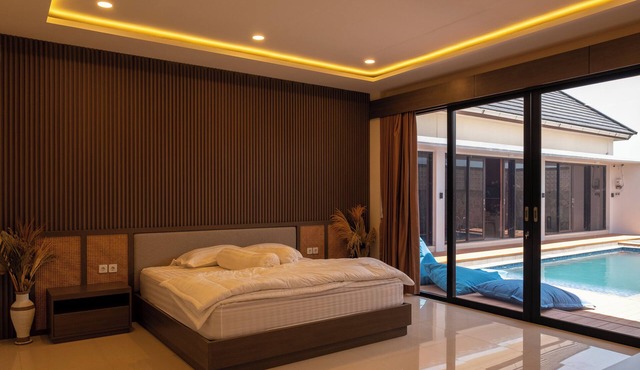 Luxury 5-bedroom villa in beautiful West Java with AC, WiFi, Private Pool