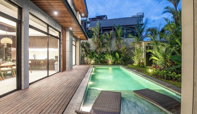 Luxury 5-Bedroom Villa in Canggu, Walk to the Beach