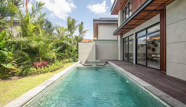 Luxury 5-Bedroom Villa in Canggu, Walk to the Beach