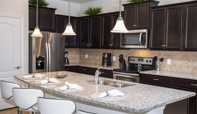 Luxury 5 Bedroom w/Private Pool Close to Disney 8875