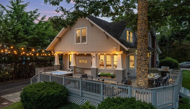 Luxury 5-BR | Hot Tub | Game Room | Walk to Metro