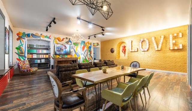 Luxury 5 rooms apt on Nevskiy 130