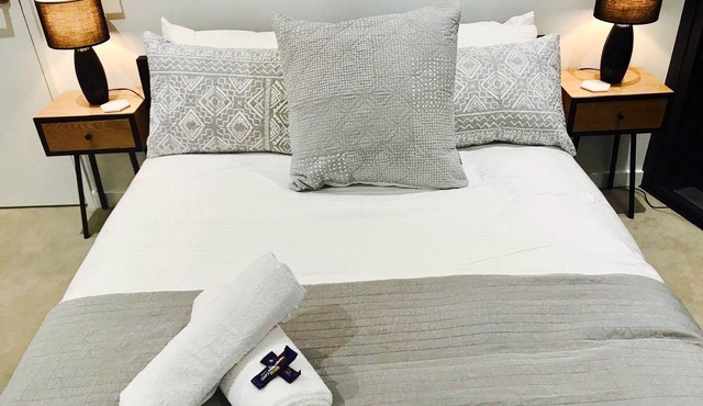 Luxury 5 Star, Brand New Townhouse, Aircon