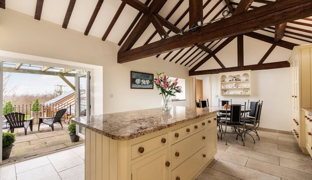 Luxury 5 star cottage with 4 ensuite bedrooms and beautiful views