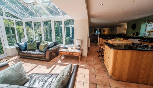 Luxury 5 star cottage with 6 bedrooms and 3 bathrooms