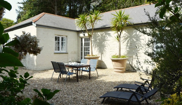 Luxury 5-star cottage near the Cornish coast on the Bonython Estate, Lizard Peninsula