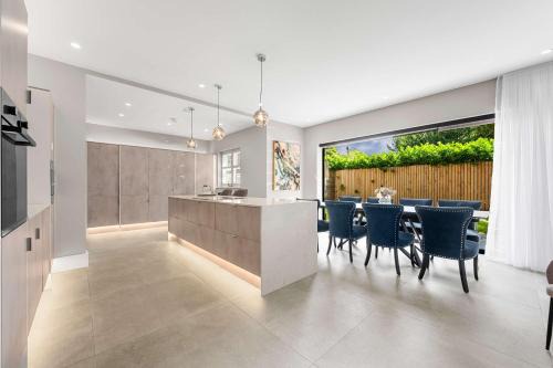 Luxury 5 Star Didsbury Home by City SuperHost