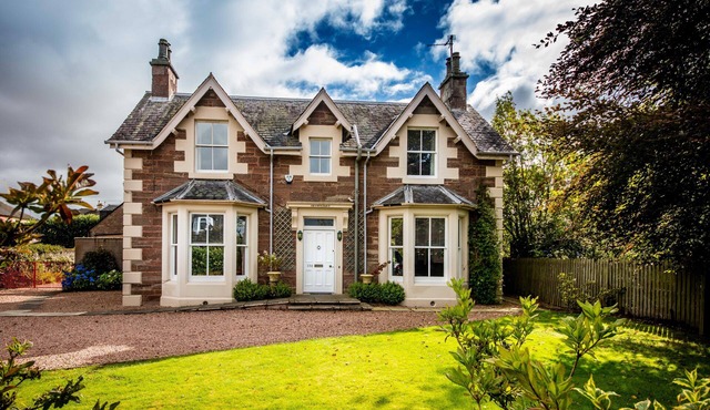 Luxury, 5 Star Holiday Villa in Blairgowrie